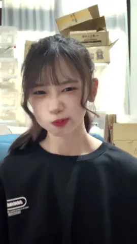 等公車超無聊。看起來很好笑 但沒有關係✌🏻