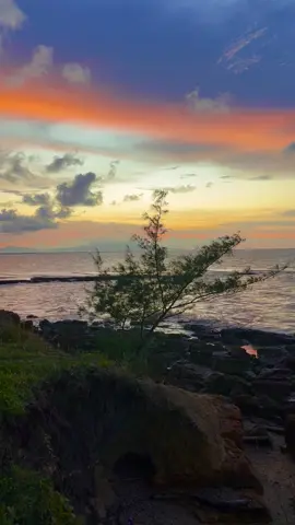 Tetap bersyukur  #fyp #foryoupage #vibes #pantai #sunset #goldenhour 