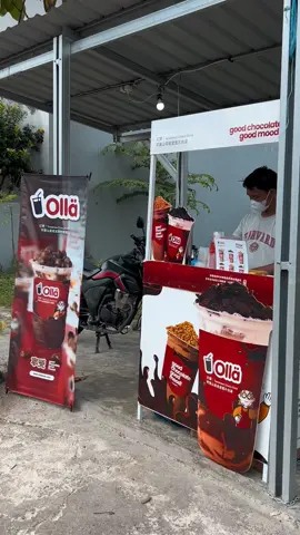 Olla!! Selain varian Chocho, ada varian Vanilla yang gak kalah enaknya nih! Buruan coba guys  🥰 lokasinya di Jl.Air dingin di Gang Perwira 1 yaaaa #pekanbaru #pekanbaru_riau #marpoyanpekanbaru #fyp #drink 