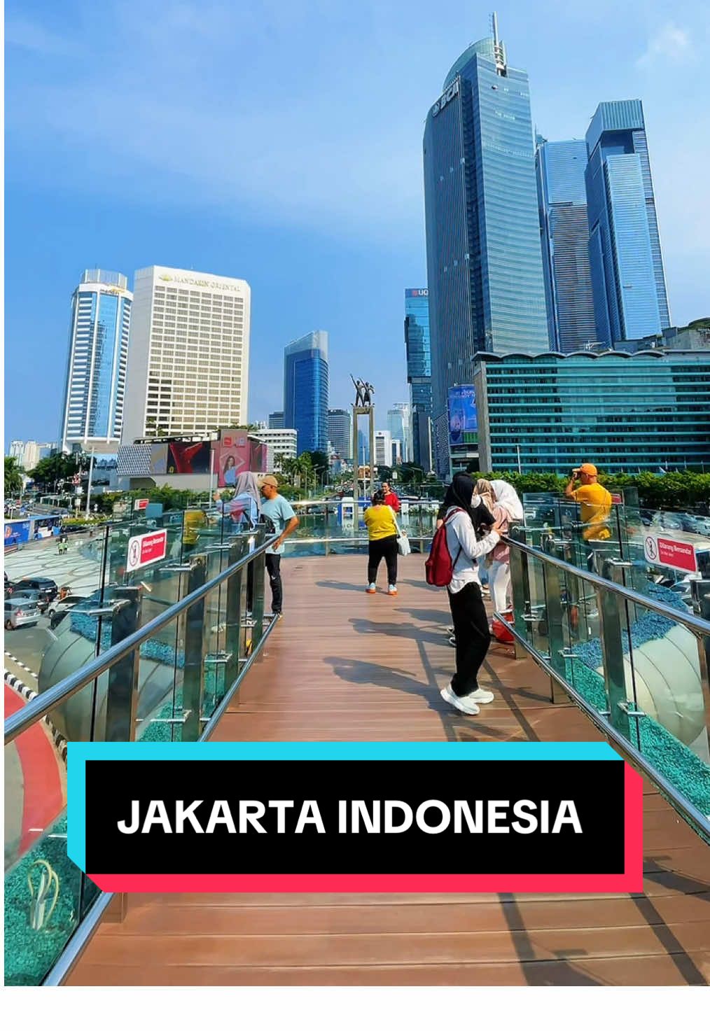 Tugu Selamat Datang di Jakarta (Bundaran HI) • • • #jakarta #jakartaselatan #bundaranhi #jakartacity #indonesia #vibes 