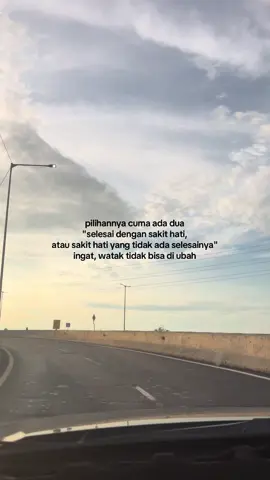 Banyak orang yang masih suka denial, ketika pasangannya punya sifat kasar bahkan suka selingkuh. Tetapi masih bertahan karena cinta dan sudah terlanjur lama, atau karena mereka mengira mungkin pasangannya bisa berubah. Percayalah sifat karakter seseorang itu sudah tertanam dalam diri nya, tidak mungkin berubah. Terkadang memang jika ingin menjemput bahagia, harus ada pejuangannya yaitu kehilangan. #reminder #foryoupage #cinta #pasangan 
