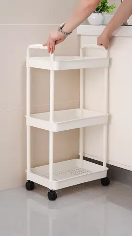 Đồ thì nhiều – chỗ thì chật? 😩 Có em kệ bánh xe 3 tầng này là gọn gàng liền nha! Đẩy qua đẩy lại, xài chỗ nào cũng hợp luôn 😚 #giadung #gidungthongminh #giadungtienich 