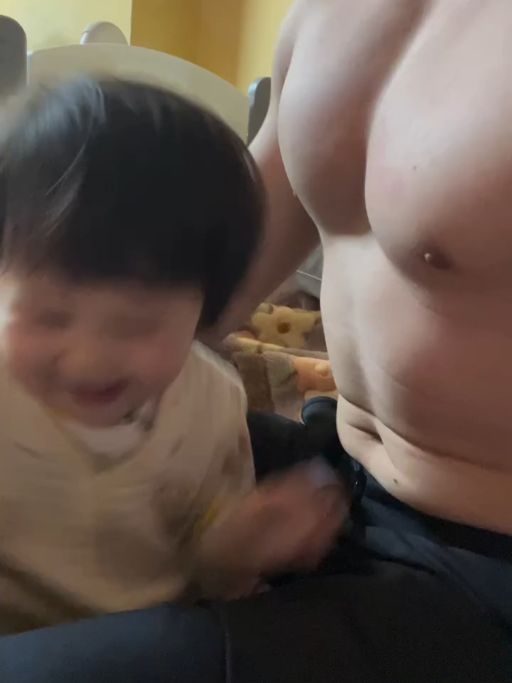 Chest day with my mini coach  Credit :- ig-@gregplitt.9_ 😂😂😍 #babycute #babymonster #fatherdaughter