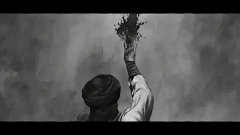 في كربلاء، لم تكن الواقعة مجرّد معركة، بل كانت موقفًا خالدًا ارتفع فيه الإنسان فوق الخوف، وتسامى فيه الدم فوق السيف. الحسين لم يخرج طمعًا في دنيا، ولا طلبًا لسلطة، بل خرج ليعيد للحق هيبته، وللدين روحه، وللضمير الإنساني صوته الذي خنقته عصور الظلم. في يوم عاشوراء، وقف الحسين وقد عرف أن الطرق كلها تقود إلى الشهادة، لكنه اختار الموت ليمنح الحياة معناها. واجه السيوف بوجهٍ مطمئن، واحتضن الشهادة كمن يحتضن الفجر بعد ليلٍ طويل. لم تكن الدماء التي سالت مجرد نزيف، بل كانت نداءً خالدًا أن لا يُباع الدين، ولا تُشترى الكرامة، ولا يُساوَم على الحق. ولم يكن الجواب الذي سمعه غريبًا على من عرف الزمان وأهله، فقد سألهم يومها: “علامَ تقاتلونني؟” فقالوا: “بغضًا لأبيك!” فأي حقدٍ هذا الذي يدفع بإنسان لقتل حفيد نبيّه، لا لذنبٍ اقترفه، بل لأن أباه كان ميزان العدل وهادم أصنام الباطل؟! نعم، لقد قاتلوه لأن عليًا كان في عيونهم سيفًا لا يلين، وصوتًا لا يسكت، ولأن الحسين كان امتداد ذلك النور، وظلال تلك الهيبة. فكان دمه الثمن الذي أرادوا به أن يُطفئوا مصباح الهداية… وما استطاعوا. الحسين لم يُقتل… بل خُلد. لقد خسر جسده، لكنه ربح التاريخ. سقط على الأرض، لكنه زرع في القلوب شجرة لا تذبل. هو القائل: “إني لم أخرج أشرًا ولا بطرًا، إنما خرجت لطلب الإصلاح”، فكان دمه هو الإصلاح، وكان قتله هو اليقظة التي أيقظت أمة بأكملها. في عاشوراء، انتصر الدم على السيف. لأن السيف يقتل، لكنه لا يُقنع، يُخرس لكنه لا يُحيي، أما الدم… فإن نطق، أقام دولةً من المعاني في وجدان الشعوب، وجعل من صاحبه رمزًا لا يموت. ذلك هو الحسين، مدرسة الأحرار، ونبضُ الثورة، وروحُ الكرامة، الذي كلما ظنّ الظالمون أنهم أسكتوه، دوّى صوته في ضمائر الأحرار: “هيهات منا الذلة.” —————————— #الحسين #الحسين_ثورة_خالده #الحسين_بن_علي #محرم #عاشوراء #ياحسين #لبيك_ياحسين #محرم_الحسين #عاشوراء #كربلاء #كربلاء_مدينة_العشق_والعاشقين #كربلاء_المقدسة #shia #شيعة #explore #اكسبلور #viral #313 #٣١٣ #fyp #foryou #foryoupage 