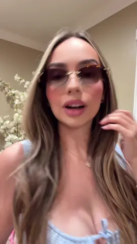 100% original con mejor precio que en tienda!  . .  #fypp #fyp #girls #viralvideo #viral #parati #california #bossbabe #boss #girl #top #fashiontiktok #sunni #stunting #fypシ #cartier #cartiereyewear #cartierclash #cartiersunglasses 