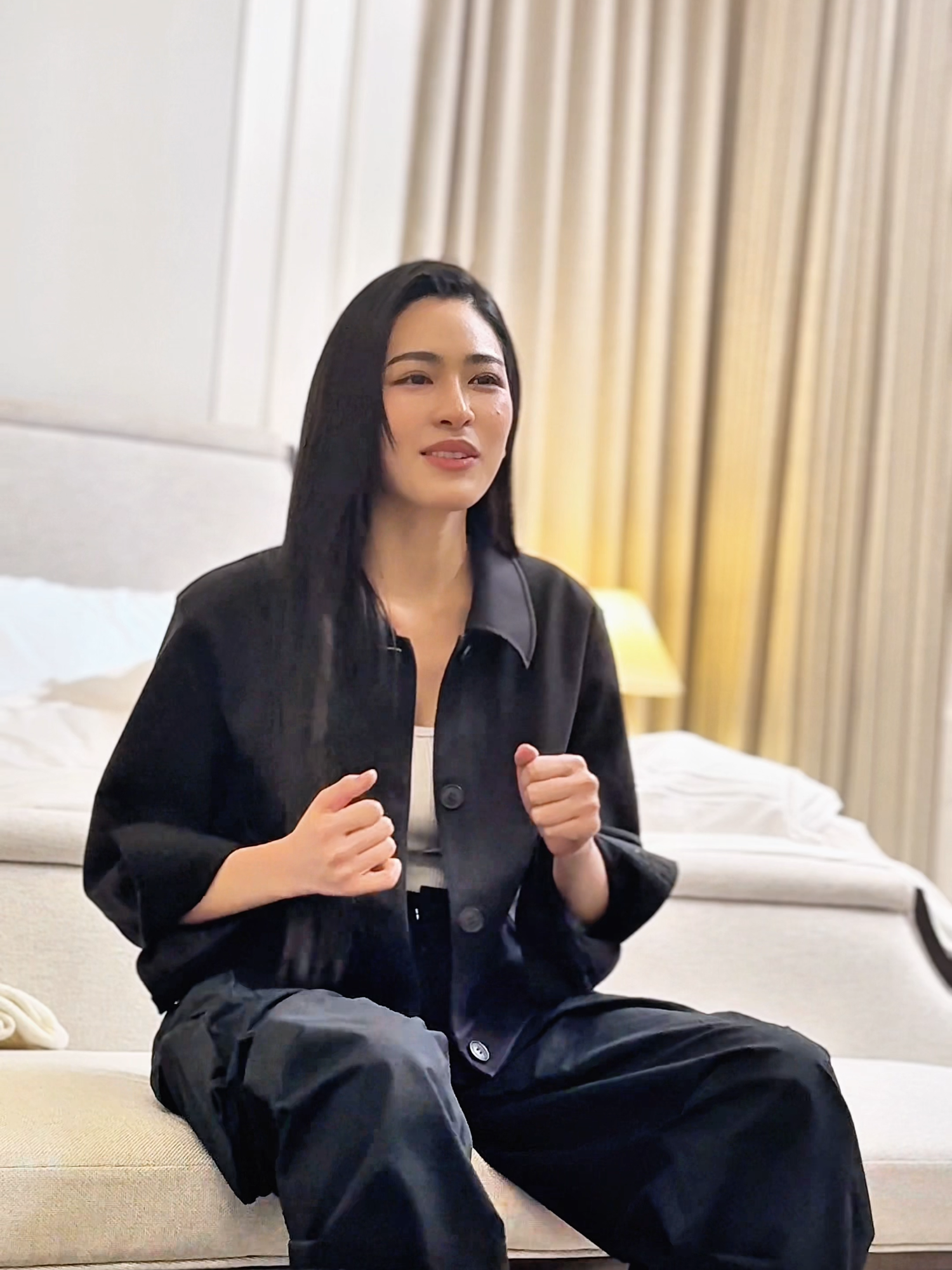 ช่วงพักของพี่ตะวัน ผู้บ่าวอีสานของหมู่เฮา . ☀️ #เพียงเธอ #OnlyYouTheSeries กรกฎาคมนี้ 🌙 ทุกวันศุกร์ เวลา 20.30 น. 🎤 ช่อง 3 ดูทีวีกด33 ดูมือถือกด3Plus🔫 . #หลิงออม #LingOrm @linglingkwong
