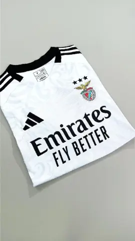 25-26 Benfica Home Jersey Fan Edition Benfica Football Jersey#Benfica#footballjersey#supplier#store#football#jerseyfabrik#jersey#tiktok#footballshirt#foorballjersey #soccerjersey #retro 