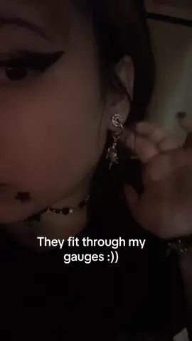 Idk why the hole on these plugs are so small but I’m at 4 gauge :p my tattoo artist and piercer gave me these :) #stretchedears #tiktokshop #earrings #gauges #alternative #fyp #alt #septum 