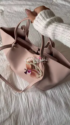 my new pink tote bag 🎀💫 #packwithme #bag #totebag #shoulderbag #totebagaesthetic #pinkbag #bagforwomen #fyp #trending #viral 