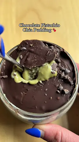 I would say I’m a little late to the pistachio trend, but pistachios have always had my heart 🥰 I always say it, probably because each time i make a tastier one (lol), but this is the best chia pudding I’ve ever made. It blew my mind and I hope it blows your mind too 🕺 ✨recipe✨ 150g of Greek yoghurt (I used @FAGE UK ) 60g of chia seeds*  1-2 tbs of maple syrup (I used @Hilltop Honey  15g of pistachio butter* 180 mls of liquid (I just used water) For the layers: 10g of pistachio spread + ~15-20 mls of milk  25g of dark chocolate* Things marked with a star are from @Prozis_official (code FITFOODIEJULES for a discount!)  Mix together everything for the pudding, then add to a bowl/jar  Mix together the pistachio spread and milk until it becomes runny (it will look really clumpy at first but just keep mixing!), then add a blob to the middle of the chia pudding  Microwave the chocolate until melted (stir to prevent burning) then drizzle and spread over the top until covered. Refrigerate at least 2 hours and enjoy!  #chiapudding #chiaseeds #pistachio #healthybreakfast #healthyrecipes #proteinbreakfast 