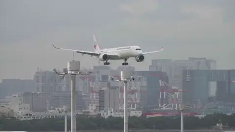 Something this graceful… deserves a second glance. JAL A350-1000 #aviation #airplane #geek #aircraft #viral_video #pilot #airport #plane #airbus #fypdong #fypsounds #videoviral #💫 #fyp 
