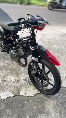 . In the end, promises are just words 🥀 . #saveyourmentalhealth #bolonewonggemati #mamybilangkamuhebat #fyp #foryourpage #jayateknikgroup #yamaha125z 