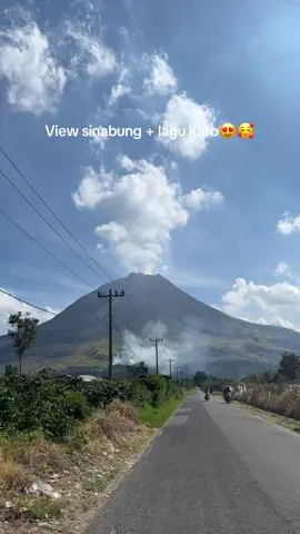Banyak hal indah yang harus di nikmati,masak iya di rumah aja😍#fypシ゚ #fypageシ♡ #wisatasumut🏞 #wisatasumut #lewatberanda #thisissumut 