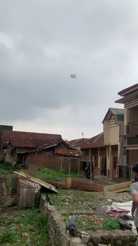 Moro Layangan Jilid 3 #layangan #layanganputus #layanglayang #fyp #fypシ゚viral #fyppppppppppppppppppppppp #viral #viralvideo #viralvideos #viraltiktok #trending #trendingtiktok #trendingnow #hiburan #hiburantiktok #hiburan_tiktok_beranda_fyp #senja #senjasorehari #tasikmalaya #tasikpride #tasikmalaya_jawabarat 