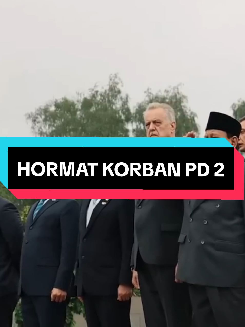 Presiden Prabowo memulai langkah di Rusia dengan penghormatan kepada para pahlawan yang gugur dalam Perang Dunia II. Dari ziarah penuh makna hingga diplomasi strategis dengan Presiden Putin. Langkah Indonesia tak pernah ringan—karena selalu membawa nama bangsa. #PrabowoSubianto #IndonesiaHebat #DiplomasiIndonesia #SPIEF2025 #politika 