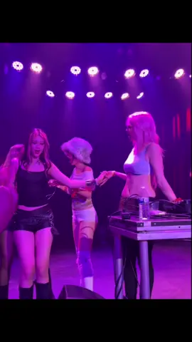 period megann 😛 i love that megan and adela are still friends. #katseye #meganskiendiel #katseyemegan #adela #foryouu #fyp #dreamacademy #club #gnarly 