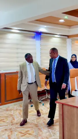Wasiirka Deegganka iyo Isbaddelka Cimillada Xukuumadda Federaalka Sareeye Guud Bashiir Maxamed Jaamac iyo Wasiirka Wasaaradda Xannaanada Xoolaha,Dhirta lyo Daaqa XFS Xildhibaan HassanHussein Mohamed 