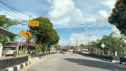 Di pasanang hati ko #minangtiktok #kampuangtacinto #travelling #vibes #tiktok #sumbarrancak #view #sumbartiktok #padangpanjang #fyp #traveller #laguminanghits #laguminang #sad 