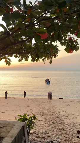 Sunset🌅, Pesona pulau yg katanya ga ada apa-apanya🤭🤫✨ #fyp #tanjungbalaikarimun #karimun #karimunkepri #kepulauanriau #kabupatenkarimun #kepri 