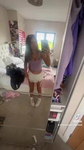 olivia rodrigo💜  Hannahs pick💗#over21tiktok #draftvideo #everythingfaketiktok⚠⚠⚠ #highlikes #fyp #makemefamous #tanlines #oliviarodrigo #concert #purple 