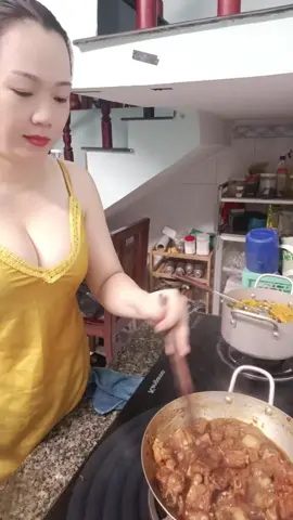 có ai chưa ăn cơm . thì ăn cùng em nè