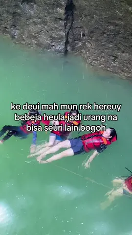 Jadi Mau Nona Mana Yang Di Pilih ? 📍Batu Lumpang  #body_rafting_pangandaran #green_canyon_pangandaran #bodyraftingciwayang #citumang #pangandaran #greencanyon #jawabarat #batulumpang #ciwayang 