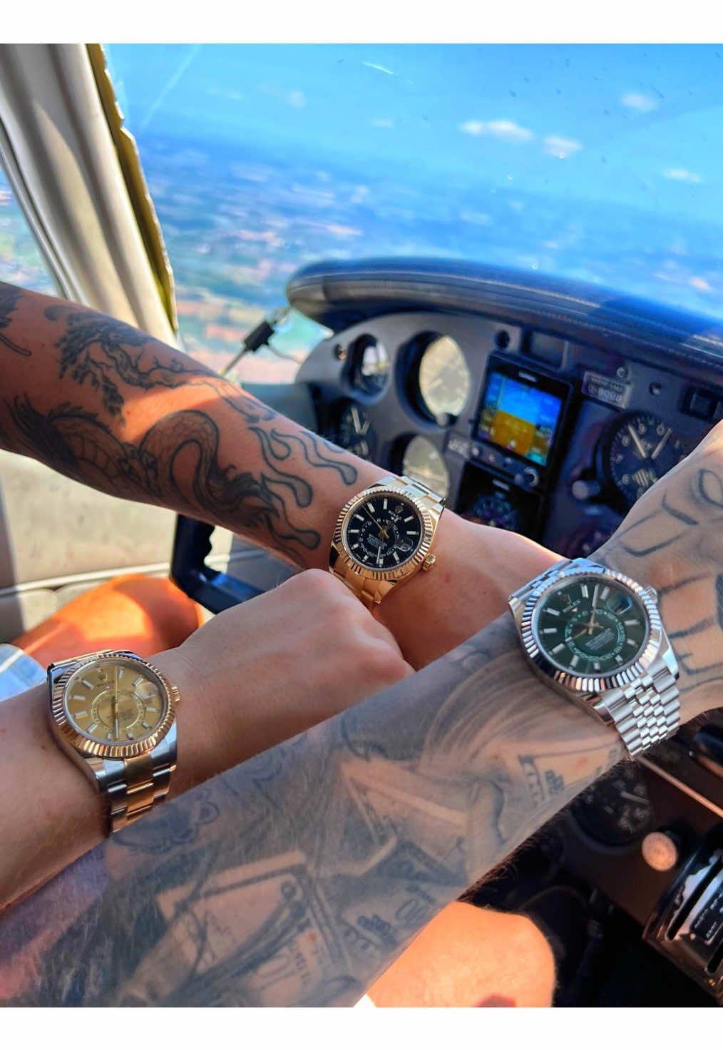 Flying High ✈️ #Skysthelimit  #skydweller #yellow #gold #green #jubilee #steel #champange #gold #luxury #drip #unitedkingdom #usa #hongkong #dubai  #living #Lifestyle #watch #watchaddict #watchnerd #watchlover #drip #watchdealer 