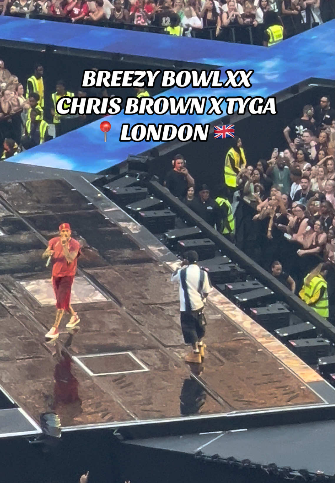 When Chris Brown brings out TYGA 3 songs in 🇬🇧 #chrisbrown #breezybowlxx #breezybowl #chrisbrownofficial #london #tottenhamhotspur #concert #tyga #ayo #lookatmenow 
