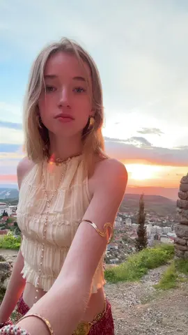 Concept van Albanië want ziek #OOTD #albania #vaction #blowup #sunset #juliettereina 