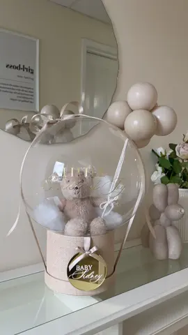 Make a baby balloon with me 🐻  🎈POV: You’re meeting the newest little arrival in the most magical way ✨ Neutral tones, soft textures, and the sweetest keepsake gift for Baby Sidney 🧸 Because “welcome to the world” should always look this beautiful 💛 🎥 Watch till the end to see every dreamy detail! 👶🏼 Tag a mama-to-be who needs this in her nursery 🍼 #Luxuryballoons #KeepsakeBalloon #NeutralNurseryGoals #boboballoons #bobotutorial #howto #BabyGiftIdeas #BalloonMagic #AestheticGifts #NewbornWelcome #BabySidney #SmallBusinessLove #TikTokMadeMeBuyIt