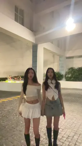 no, shes not my twin 👯‍♀️ 