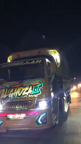 Remote mlah kepencet 😭#sopirtruck #deriver_muda #cantermaniaindonesia #trukmodifikasiindonesia #viraltiktok #fypp #jagungbalap🌽 #gabahbalap🌾 #fypp 