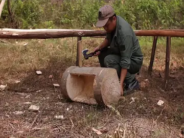 This man was very creative in building his shelter. #camping #campingactivities ##camping24hs #2025 #foryoupage #clips #survival #bushcraft #travel 