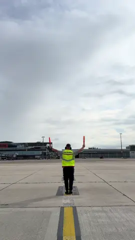 German Air Force 🇩🇪 #flightline #marshaller #airforce #germany🇩🇪 #worklife #fyp #foru #viralvideos #believe #cher 