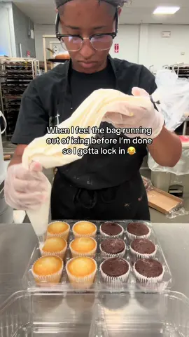 I’m sure someone will complain I didn’t use the scraper right 😂😂😂#creatorsearchinsights #cupcakes #lockin #walmartcakedecorator 