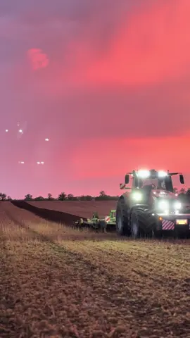 🔝 #vibes #caseihagriculture #climate #farmlife #farmtok #fyp #sunsets #agro #field #viralvideos #dc #case #magnum #400 #viral #agriculture #work #oporowocałodobowo #farming #tractor #foryoupagе #cnh #poland🇵🇱 