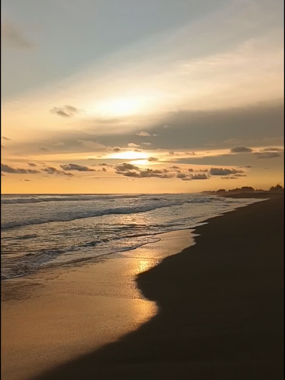 Lara Sendiri @lovely84111  #sunset #pantai #pemandangan #pemandanganalam 