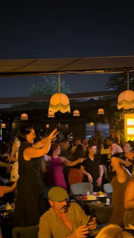 Boğaza karşı eğlence için yerinizi ayırtmayı unutmayın…🥂 Dj performans , oryantal show , darbuka show , ve Farazi show ile sınırsız eğlence Farazi Bosphorus’ta…  Unutulmaz bir gece geçirmek için rezervasyon yaptırmayı unutmayın… 🥂 📞 Rezervasyon : 0 (543) 791 66 44 📍Çırağan Cd. Yalı Çıkmazı Sk. No:3 Beşiktaş / İstanbul #istanbul #meyhane #yeninesil #yeninesilmeyhane #eğlence #farazi #beşiktaş #müzik 