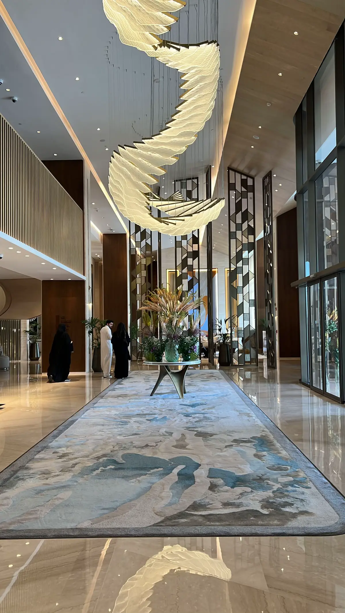 يومين ف الرياض مع اختي المفضله كفيله انها تعيد توازن الحياه ✨🤍                   #الرياض #اكسبلور #سانت_ريجيس #ميز #ببلك_الرياض #لانش_روم #باركرز #ڤيا_رياض #كوفيهات_الرياض #مطاعم_الرياض #فنادق_الرياض 