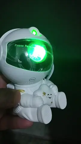vocês não vão acreditar o preço desse mini astronauta que emite luzes coloridas lindas demais  #achadinhos  #comprar  #projetor  #astronalta 