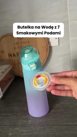 💧🍍 Masz dość nudnej wody? Nasza butelka ze smakowymi podami zmienia zwykłą wodę w owocową przyjemność – bez kalorii, cukru i sztucznych dodatków! W zestawie 7 unikalnych smaków, które sprawią, że nawodnienie będzie proste i smaczne. Idealna na co dzień, do pracy, na trening i dla całej rodziny. ✅ Wielorazowa i ekologiczna ✅ 7 naturalnych aromatów ✅ 0 kalorii – tylko czysta przyjemność Napisz komentarz, a podeślę link 🙂