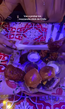 No lo quería subir jaja #mozzarella #mozzarellasticks #chilis #tripledipper #queso 