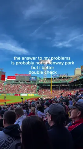 it sure does help 🤷🏻‍♀️  #fenwaypark#fenway#boston#redsox