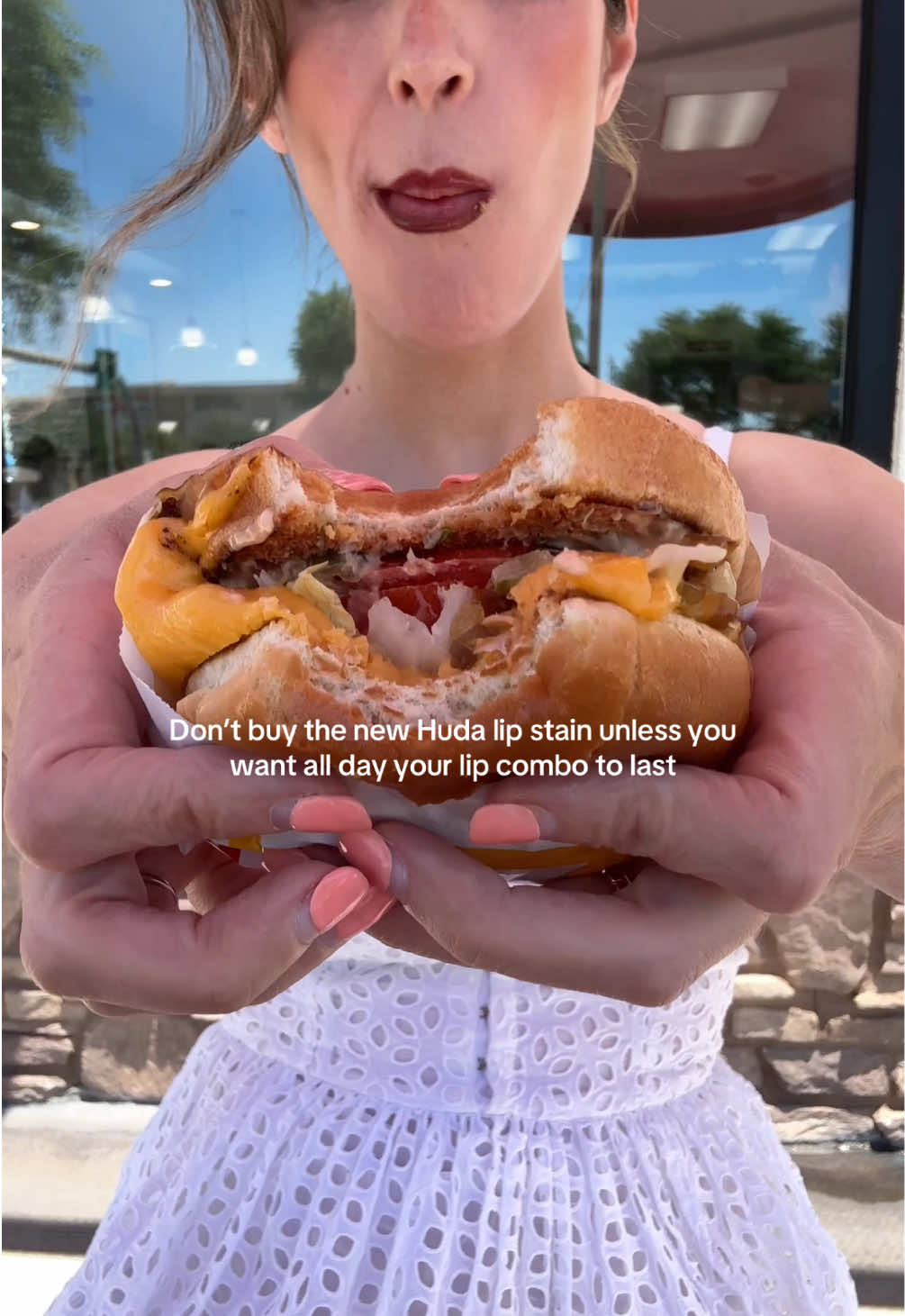 The new Huda Beauty lip contour stain lasts… I have put it to the test multiple times with multiple lip combos. The only thing I will say and that I did notice with slight transfer on a napkin was when I didn’t have dry, clean lips. I had a glowy setting spray sitting on them prior to application. It even lasts through a grilled cheese “burger” 🍔 🧀  #hudabeauty #lipstain #lipcombo #stayingpower #makeup #burger #makeupgirl 