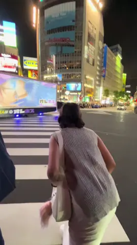 SHIBUYA CROSSING 😂🫶🏻 #fyp #japan #shibuya #shibuyacrossing @Arieesss @Elleiiraa 