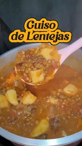 Con este viento 🌬 y con este frio 🥶 fácil te comes 2 platos #ollaEterna al fuego con un poco de aceite rehogar la cebolla y el pimiento con un poco de sal. Luego incorporar carne (opcional), papa, zanahoria, lenteja ya hidratada, tomate triturado o pure, cubrir con agua, tapar y cocinarlo. Condimentos: pimienta - pimentón dulce - ají molido. #guisoDeLenteja #frio #guiso #lenteja #recetaDeInvierno #eternaOllasHorno #ollasEterna #eternaOllas