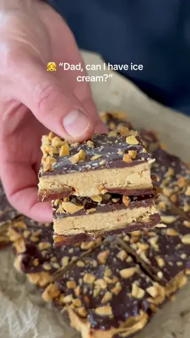 SNICKERS ICE CREAM BARS 🍦  ✨16 dates, pitted ✨2 tbsp plain Greek yogurt ✨2 tbsp peanut butter ✨1/2 cup dark chocolate + 1 tsp coconut oil ✨Crushed peanuts ✨Sea salt for topping Line an 8x8 pan with parchment paper. Open the dates and place along the bottom of the pan and flatten with a bowl or cup.  Combine nut butter and yogurt to create a creamy filling. Spread this across the dates.  Melt the dark chocolate with coconut oil and pour over the top. Sprinkle with crushed peanuts and flakey sea salt.  Freeze for 2 hours until firm, slice into squares. Store in the fridge for a creamy textured or freezer to be firm.  #healthyrecipes #healthydesserts #healthysnacks #healthysnacking #healthyicecream #healthyfamily