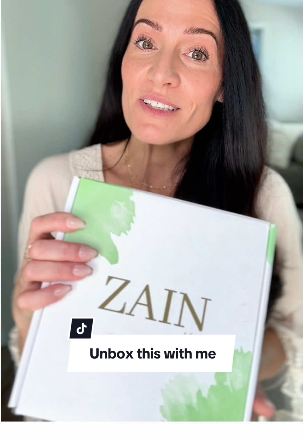 Just unboxed this beautiful skincare and hair health line from @ZAIN1.618 straight from Italy 🇮🇹✨ What stood out to me right away is how clean their formulas are, made with natural ingredients and free from silicones, sulfates, synthetic dyes, and synthetic perfumes. It’s not just skincare, they also have products that support hair growth, which I can’t wait to try. You can head to their website to check them out for yourself and see what might work for you too at www.zain1.com 
