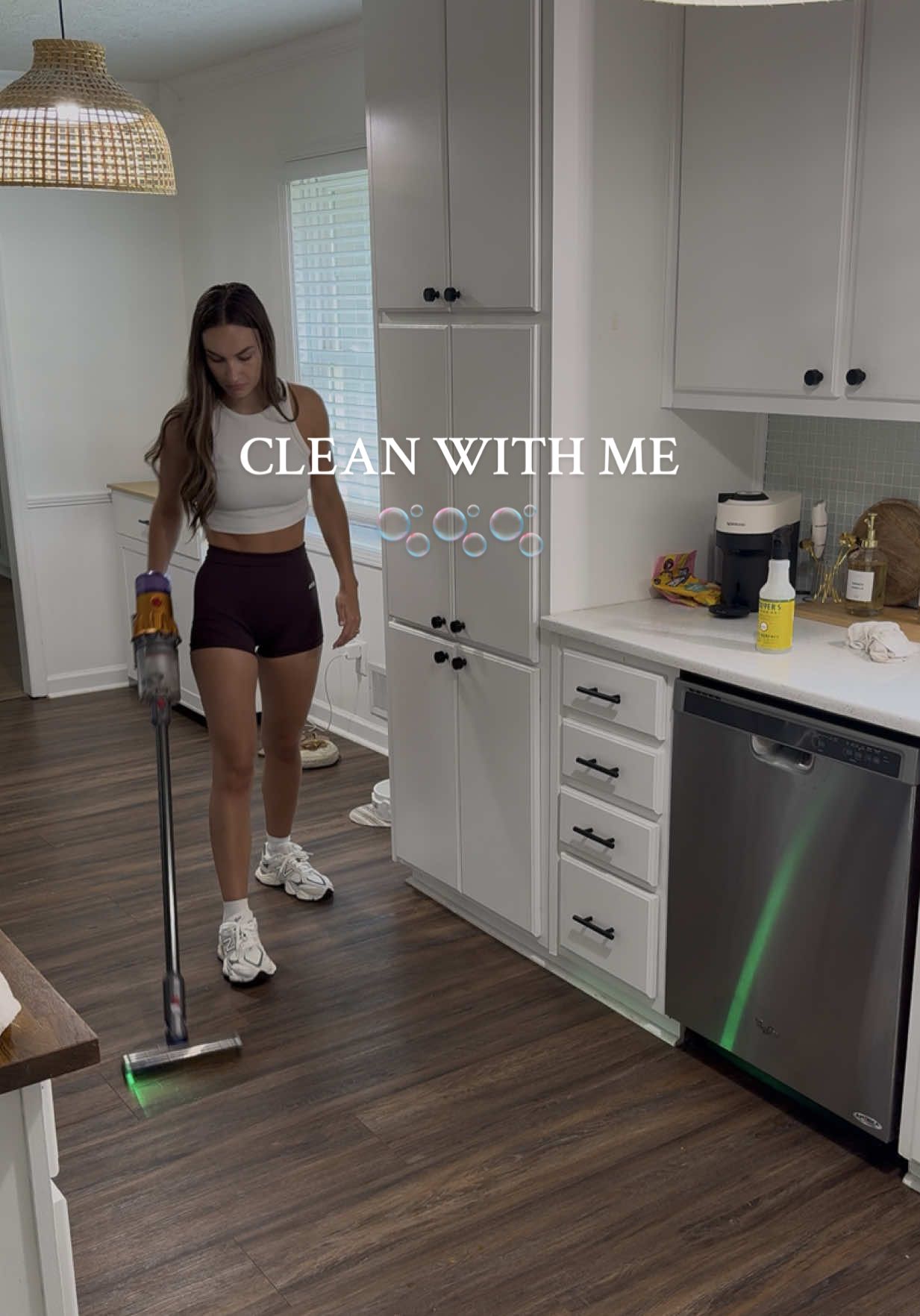 Quick little Tuesday clean and reset 🫧🧺🪞🤍 #clean #CleanTok #cleaning #cleanwithme #quickclean #asmrclean #asmrcleaning 