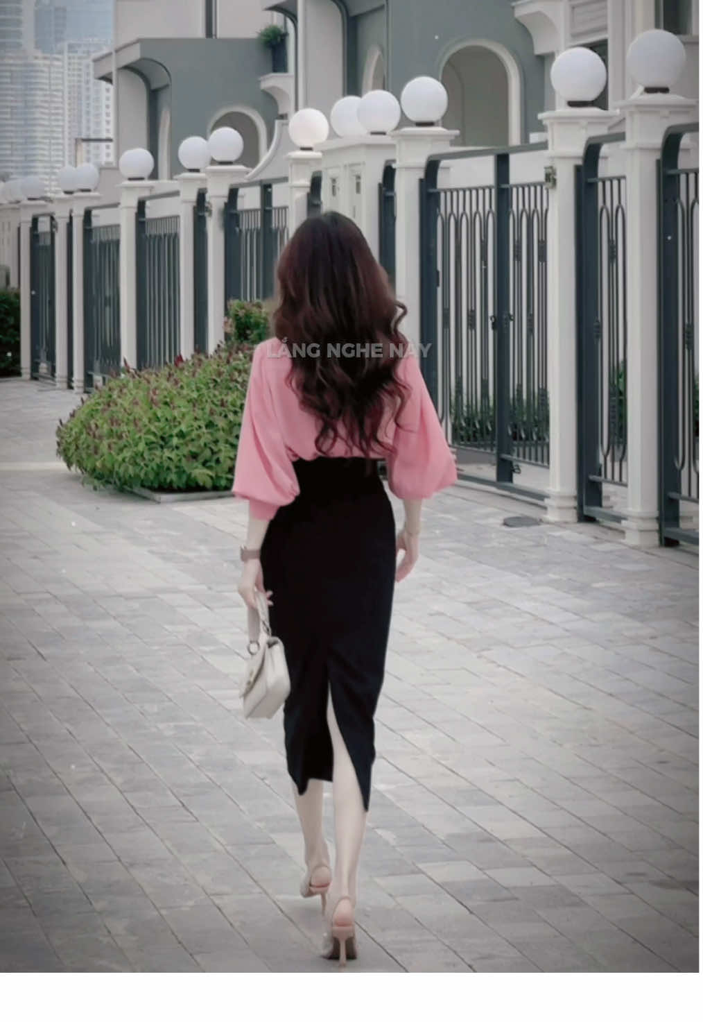 Trả lời @@Nấm Lùn# em gắn sp ở góc dưới bên trái nha ạ 💖 áo sơ mi form over size mix chân váy bút chì 80cm #viralvideo #homnaymacgi #TikTokFashion #fyp #BaoHanDesign #sominu 